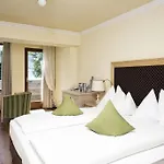Hotel Waldhof Fuschlsee 4*
