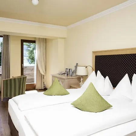 Hotel Waldhof Fuschlsee 4*