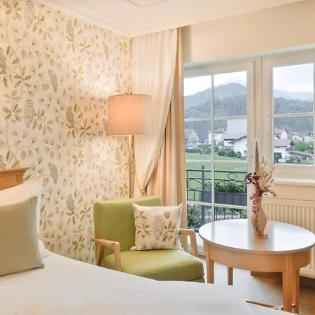 Hotel Waldhof Fuschlsee 4*